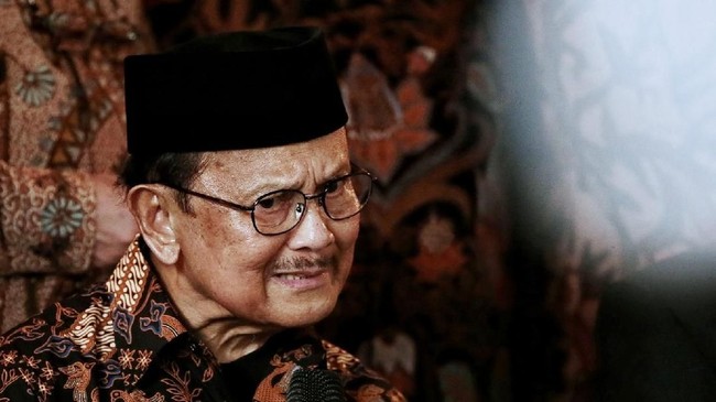 Tagar #RIPBapakTeknologi ramai bergaung di linimassa Twitter sejak pagi, Kamis (11/9) dan menjadi trending topic di Indonesia.