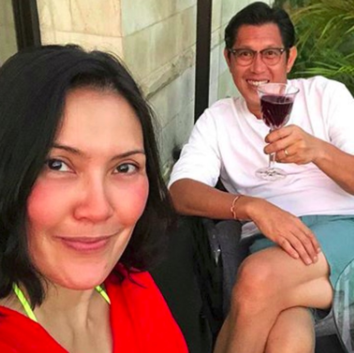 <p>Menemani suami santai dulu ah... ( Foto: Instagram/ @becktum)  </p>