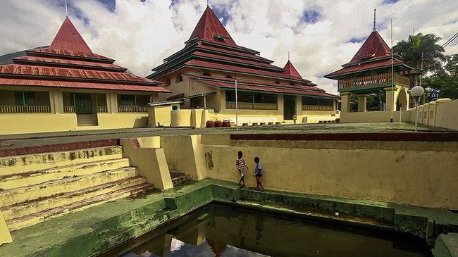 Tiga Aturan Masuk Masjid Kesultanan Ternate