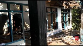 VIDEO: Warga Ahmadiyah Diungsikan ke Polres Pascapenyerangan