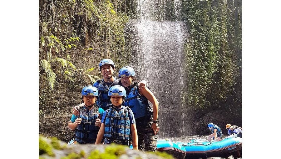 Masih ingat Ari Wibowo, idola anak generasi 90-an? Sampai sekarang wajahnya seperti tidak ada yang berbeda, awet muda! Ini semua karena gaya hidup sehatnya.