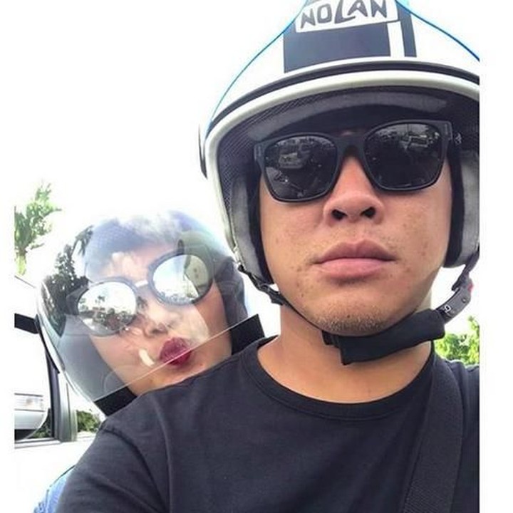 <p>Selain bermain bersama putrinya, Cici Panda kerap menghabiskan waktu bersama sang suami, Marcel Aditya, dengan boncengan naik sepeda motor. Romantis kan, Bun? (Foto: Instagram @pandasuper)</p>