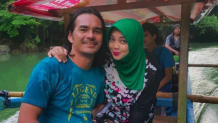 Rina Gunawan dan Teddy Syah