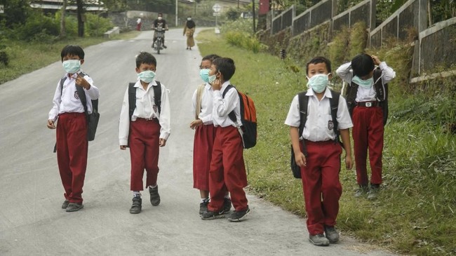 Sekda DIY menyatakan opsi menyetop PTM seiring masih ada temuan penularan Covid di kalangan siswa dan guru berdasarkan hasil tes secara acak.