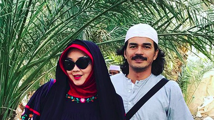 Rina Gunawan dan Teddy Syah