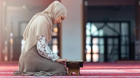 VIDEO: Benarkah Perempuan Haid Dilarang Masuk Masjid?