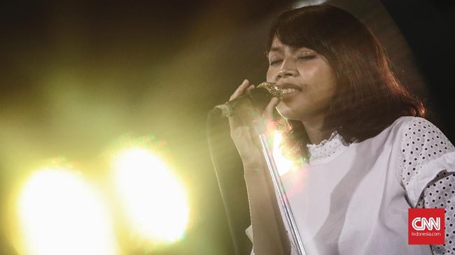 Solois Vira Talisa bereksperimen dengan mencampur genre serta beberapa gaya bernyanyi. Namun tak semua berakhir baik.