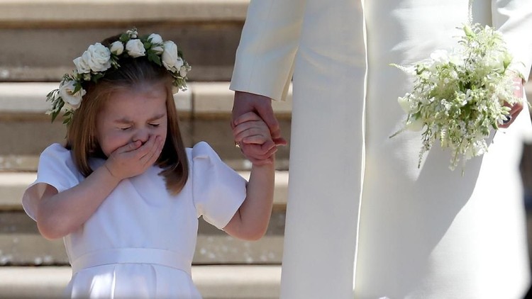 Putri Charlotte memang sering menjadi perhatian publik. Banyak yang ingin melihat wajah dan tingkahnya yang menggemaskan.