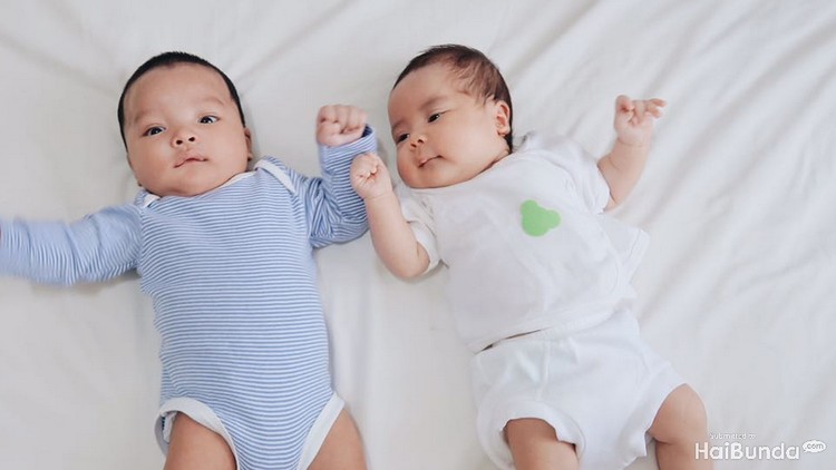 Senang mendengar suara bayi bukan cuma dirasakan orang dewasa tapi juga si bayi itu sendiri lho.