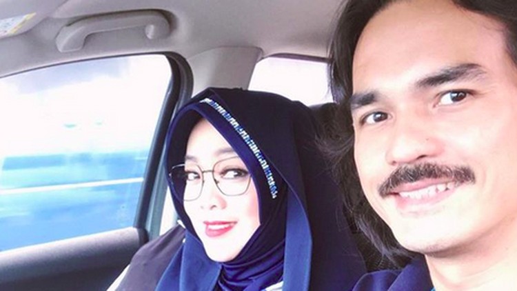 Rina Gunawan dan Teddy Syah