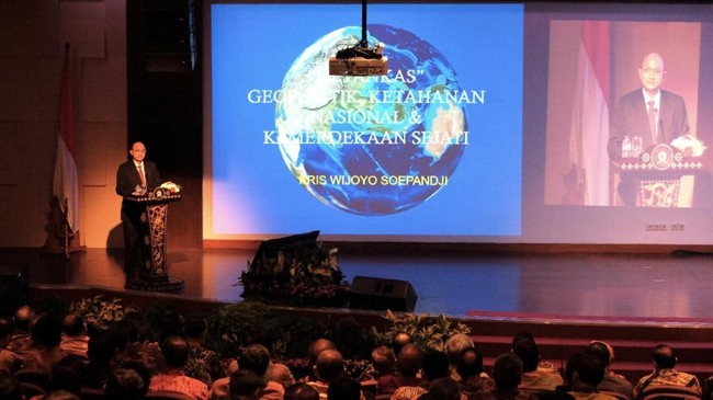 Tokoh muda Kris Wijoyo Soepandji menyatakan saat ini terjadi perang generasi keempat yang mengutamakan faktor legal dan etika.