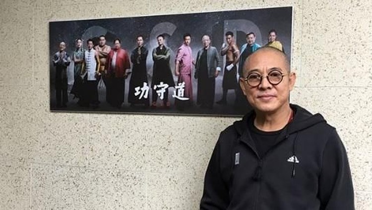 Film Mulan versi live action akan dirilis pada 27 Maret 2020 mendatang. Awalnya aktor laga Jet Li tak mau terlibat dalam film yang ramai diboikot ini, namun akhirnya mau berkat putrinya.