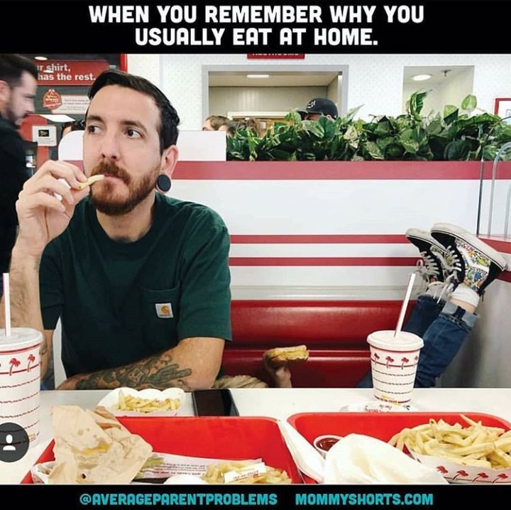 <p>Sebelum ke restoran, anak janji akan bertingkah baik. Tapi anak-anak tetaplah anak-anak. Saat mereka bertingkah rasanya ingin memutar ulang waktu, sebaiknya makan di rumah saja. (Foto: Instagram @katewhinehall)</p>