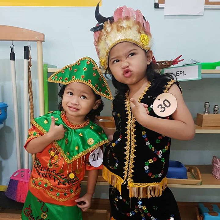 <p>Saat merayakan Hari Kartini kemarin nih. (Foto: Instagram @hada9)</p>
