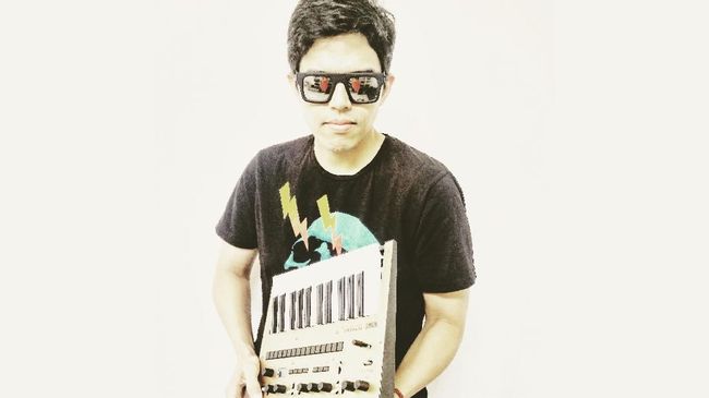 Robot Visco alias Krishna Baskaraputra Sukarya merilis mini album perdana bertajuk 'Volume 1' berisikan empat lagu yang bertemakan galaksi.