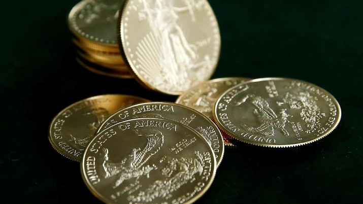 Dollar FILE PHOTO: Gold U.S. dollar bullion coins are seen in this photo illustration taken in Moscow, Russia, August 4, 2017. REUTERS/Maxim Shemetov - PT Rifan