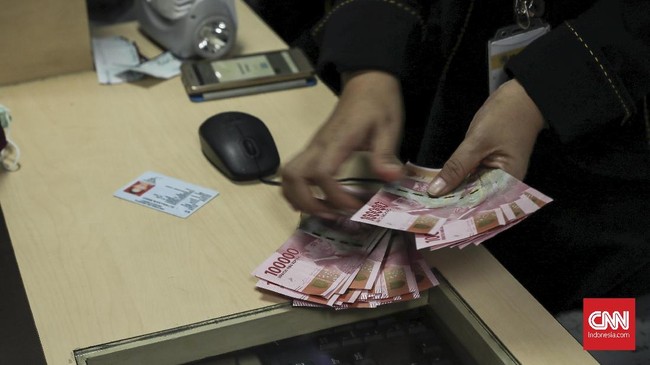 Senilai 3,7 juta di tukarkan dengan sekitar Rp 2 juta untuk pecahan Rp 20.000, Rp 1 juta untuk pecahan Rp 10.000, Rp 500 ribu untuk pecahan Rp 5.000 dan Rp 200 ribu untuk pecahan Rp 2.000. (CNN Indonesia/ Hesti Rika)