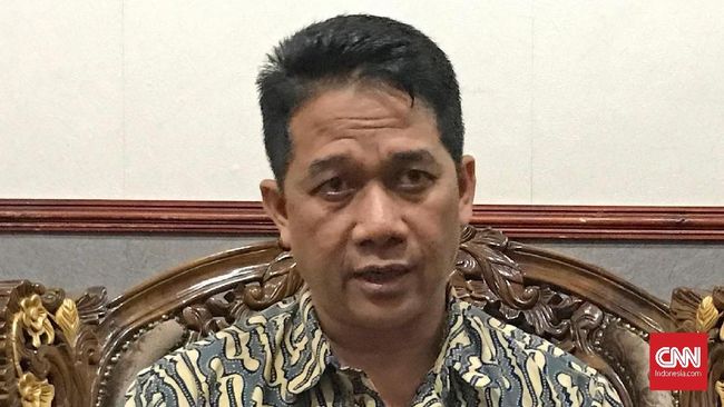 PTUN Sahkan Pencopotan Jabatan Suteki di Undip Majelis hakim PTUN Semarang menyatakan pencopotan jabatan Suteki selaku Ketua Prodi Magister Ilmu Hukum Undip sudah sesuai aturan.