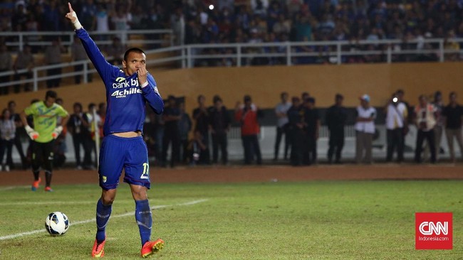 Para mantan pemain Persib Bandung dan PSM Makassar masing-masing mengusung misi tiga poin saat bersua di Stadion GBLA, Rabu (23/5) malam.