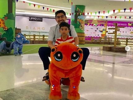 Begini Keceriaan Ustaz Solmed dan Buah Hatinya