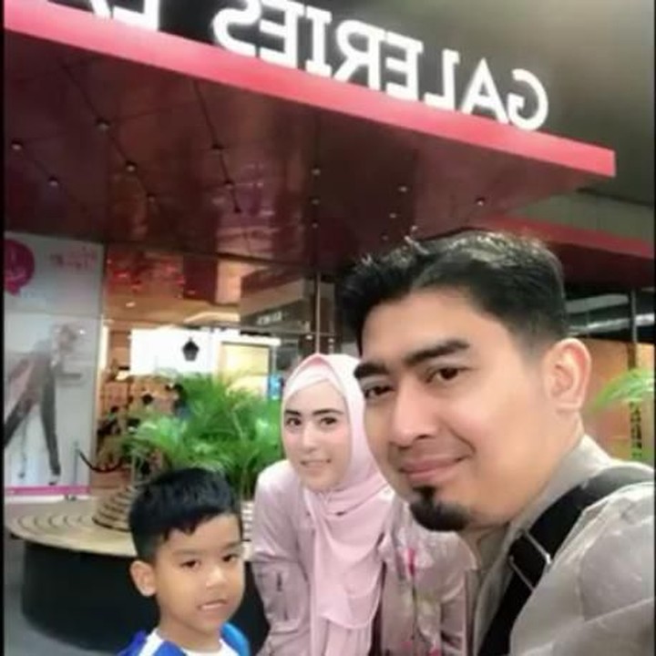 Wefie bertiga dulu ya. Cekrek! (Foto: Instagram ustad_somed)