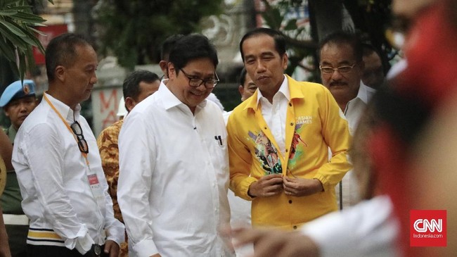 Istana merespons Ketum Golkar yang memastikan Jokowi akan memiliki peran atau posisi di pemerintahan baru pemenang Pilpres 2024.