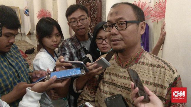 Anies Minta Bos Dharma Jaya Belajar dari Dirut Lama Gubernur DKI Anies Baswedan meminta Dirut PD Dharma Jaya yang baru bisa memenuhi permintaan daging di Jakarta sambil belajar dari pengalaman pemimpin yang lalu.