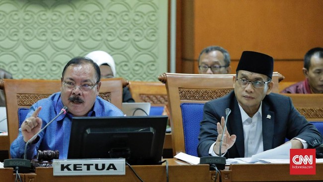 DPR akan mengesahkan perubahan UU Pemberantasan Tindak Pidana Terorisme dengan tambahan beberapa norma baru yang diklaim menguatkan peraturan itu.
