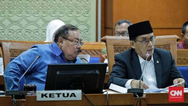 RUU Terorisme disahkan menjadi UU setelah disetujui oleh para anggpta DPR yang hadir dalam rapat paripurna DPR, Jumat (25/5).