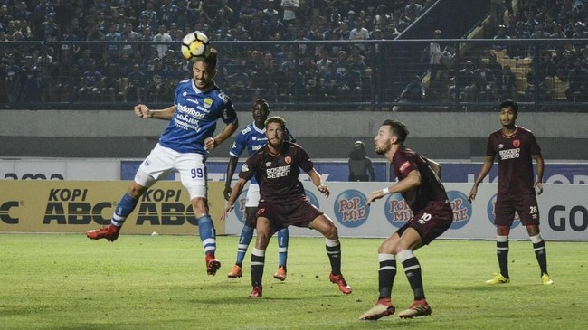 Pemain Persib Bandung termotivasi meraih tiga poin untuk kembali menduduki puncak klasemen Liga 1 2018 ketika berhadapan dengan PSM Makassar, Rabu (24/10).