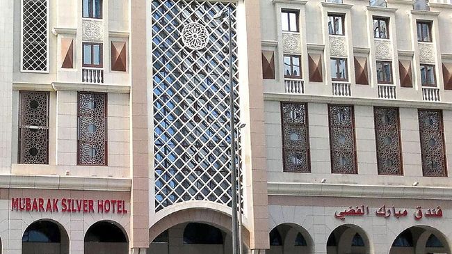Lift Hotel Madinah Rusak, Dua WNI Luka Benturan di Kepala Dua WNI mengalami luka-luka di kepala setelah lift yang mereka naiki rusak, dan melesat naik ke lantai paling atas.