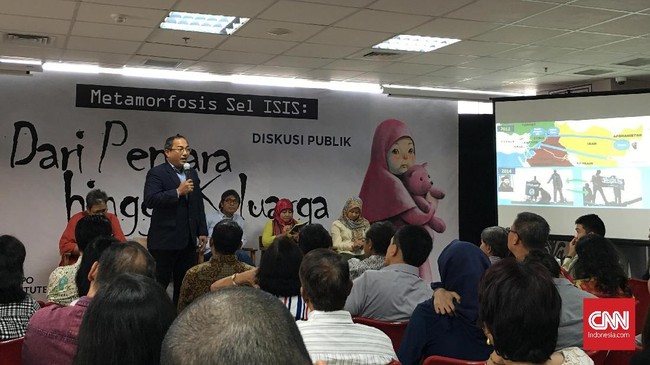 Mantan anggota Jemaah Islamiyah, Nassir Abbas, menganggap Aman Abdurrahman tak punya prinsip karena mau mengikuti sistem peradilan Indonesia.