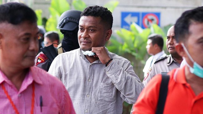 Pascapenetapannya sebagai tersangka kasus suap, Bupati Buton Selatan Agus Feisal Hidayat ditahan oleh KPK dalam jangka waktu 20 hari.