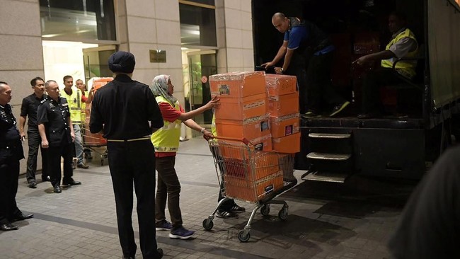 Anggota Majelis Tertinggi UMNO mengatakan bahwa sejumlah jam bermerek yang disita dalam penggeledahan di rumahnya terkait skandal 1MDB kebanyakan palsu.