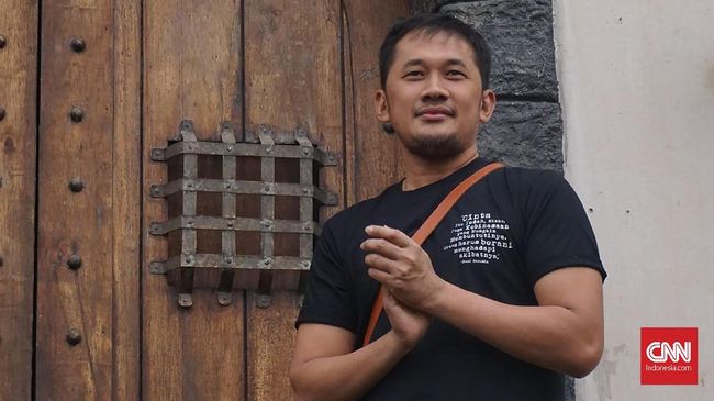Sutradara Hanung Bramantyo mendeskripsikan serangan Israel ke Palestina sebagai sebuah pembantaian, dan sebuah tragedi kemanusiaan.