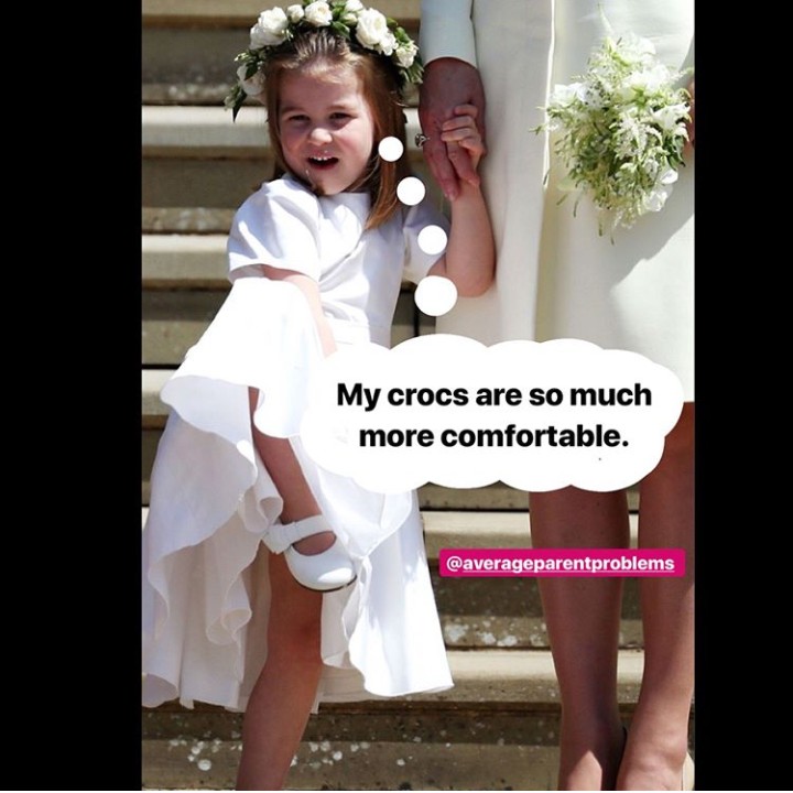 <p>Hmm, ini ketika anak nggak nyaman dengan sepatu cantiknya dan merindukan alas kaki sehari-harinya. (Foto: Instagram @averageparentproblems)</p>