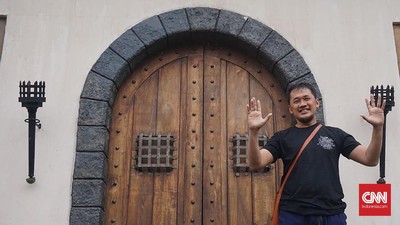 img-title Hanung Bramantyo Batal Bikin Film Munir Usai Terima Telepon Misterius