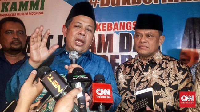 Fahri Hamzah menduga Presiden Joko Widodo sedang gembosi terkait peredaran tabloid Indonesia Barokah di sejumlah daerah.
