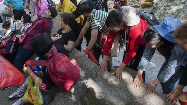 FOTO: Mencari Berkah di Gunung Putuo