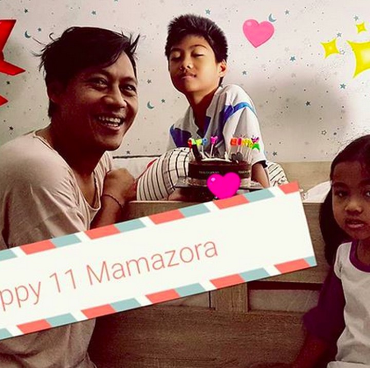 <p>Formasi lengkap saat ultah kakak Arka yang ke-11 tahun. (Foto: Instagram/ @nugietrilogy)  </p>