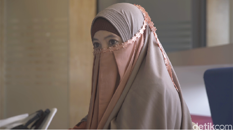Penampilan Baru Peggy Melati Sukma
