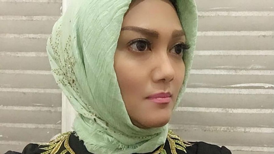 bella saphira pakai hijab