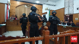 Aman Langsung Dikawal Brimob Bersenjata saat Ada Dentuman