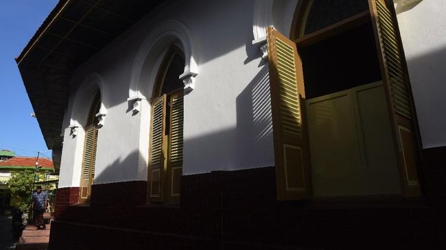 Di kawasna ini terdapat rumah belajar HOS Cokroaminoto, rumah kelahiran Ir. Soekarno, hingga beberapa bukti peninggalan Majapahit.