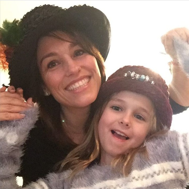 <p>Sehat selalu ya Amy Jo dan Francesca. (Foto: Instagram @atothedoublej)</p>