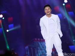Duet Bareng Fans, Rizky Febian Hampir Pingsan di BNI Java Jazz