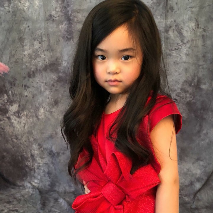 <p>Hmm, kalau diperhatikan Lim mirip tokoh Disney 'Rapunzel', si gadis berambut emas dan panjang itu ya? (Foto: Instagram/lim_nikole)  </p>