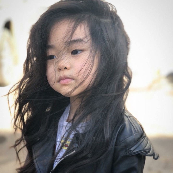 <p>Rambut indah Lim yang ditiup semilir angin. Cute abis! (Foto: Instagram/lim_nikole)  </p>