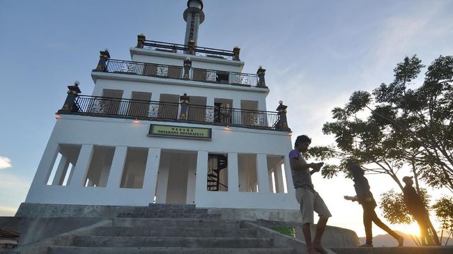 Anggapan sinar matahari terbaik pada di bawah pukul 09.00 WIB kurang tepat.