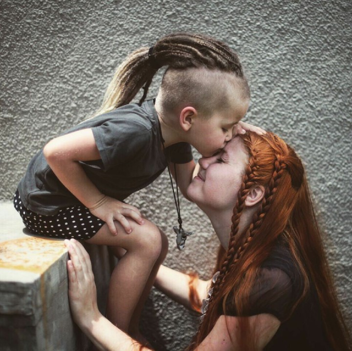 <p>Aaw, so sweet banget sih kamu, Nak. (Foto: Instagram/vitaly_gulyaev)   </p>